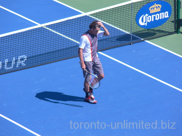 Frank Dancevic is at a loss on Centre Court, playing Mikhail Kukushkin of Kazachstan August 7, 2012 Rogers Cup.