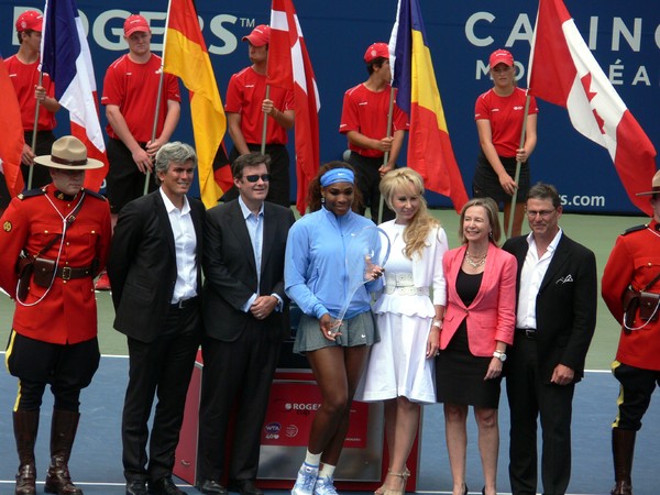 Champion Serena Williams with her Trophy and Tennis Canada officials during closing ceremony August 11, 2013 Rogers Cup Toronto