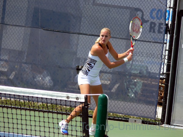 Kristina Mladenovic in practice Rogers Cup 2013 Toronto