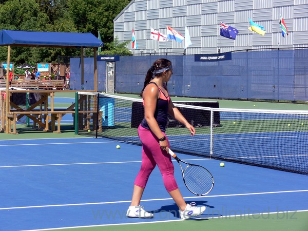 Marion Bartoli in a profile on the practice court August 4, 2013 Toronto