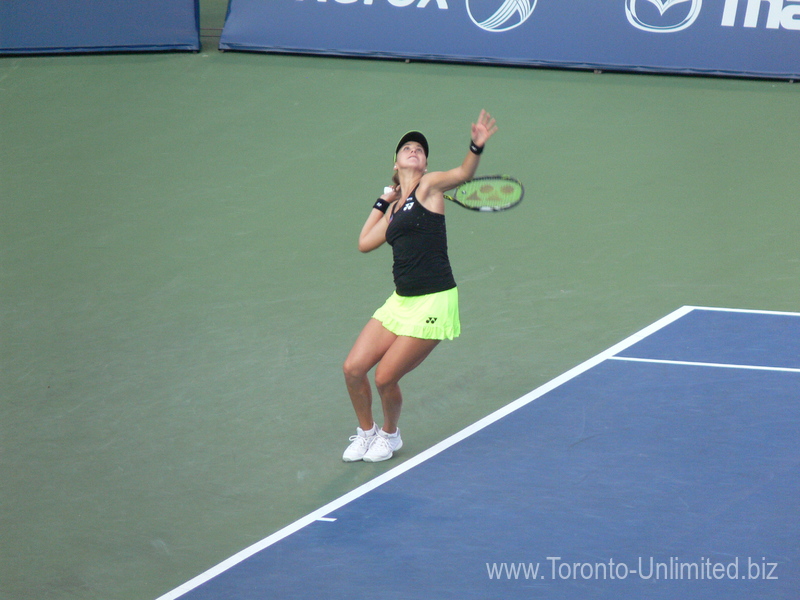 Belinda Bencic serving to Serena Williams in semi-final match 15 August 2015 Rogers Cup Toronto