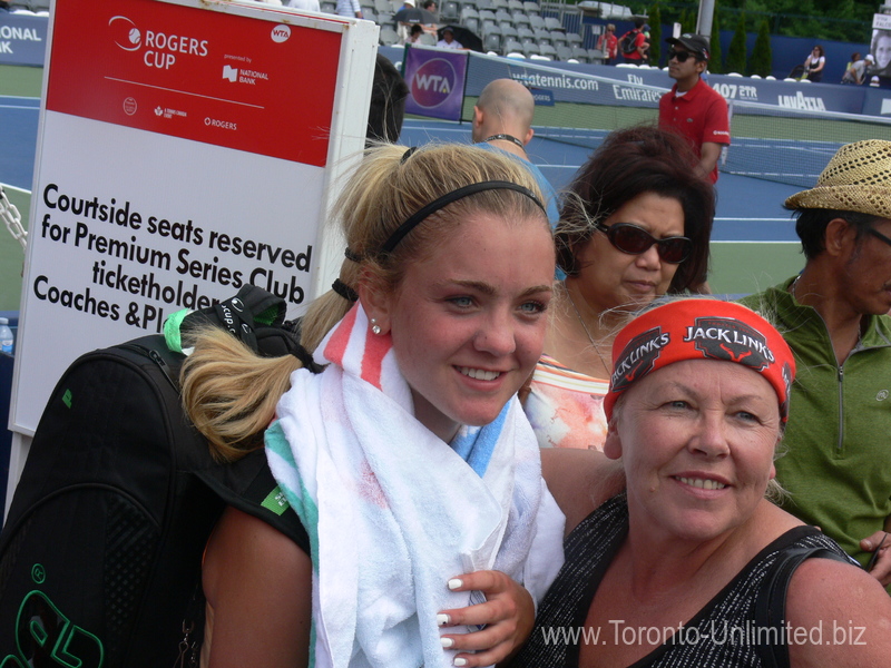 Mariana Duque-Marino won and is taking selfies with spectators 8 August 2015 Toronto