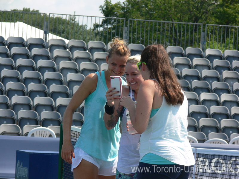 Let's see the video and show it. Safarova and Mattek-Sands are sharing it. 16 August 2015 Rogers Cup Toronto.