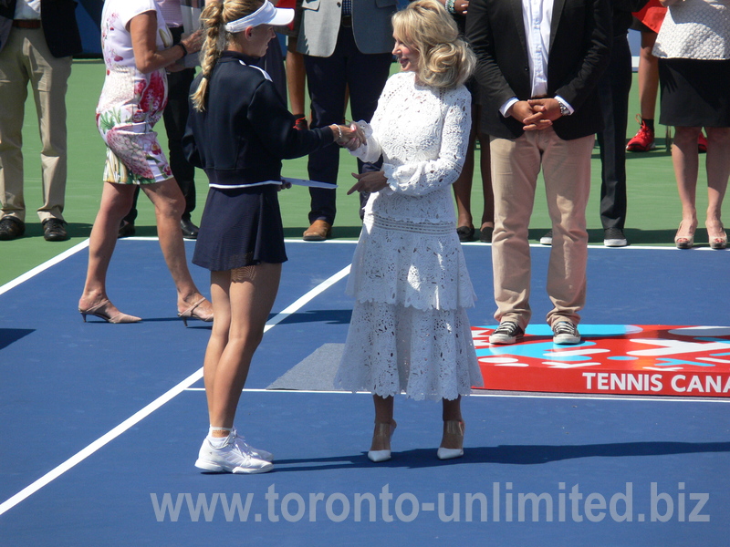 Rogers Cup 2017 Toronto. Suzan Rogers presenting a cheque to the runner up Caroline Wozniacki!