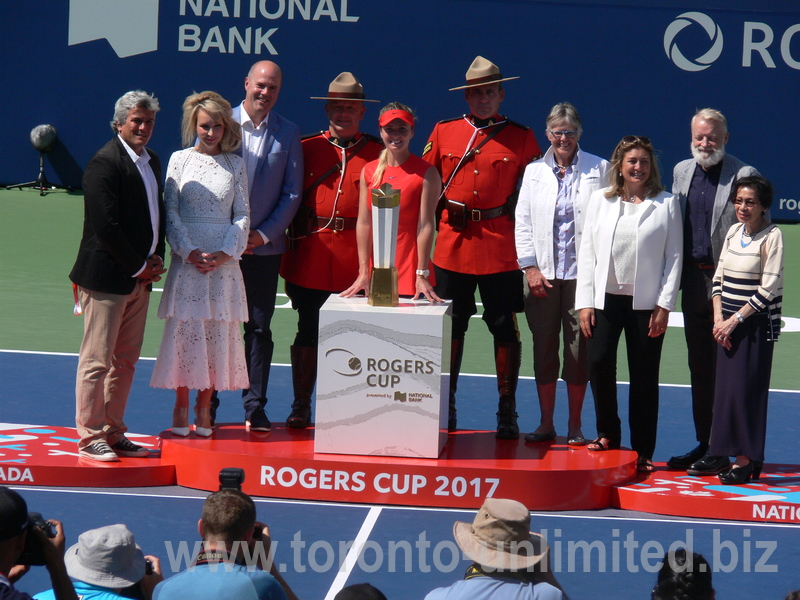 Rogers Cup 2017 Award Ceremony with Karl Hale,  Suzan Rogers, Marten Gagnon, Elina Svitolina, Dr. Penny Ballem, Julia Orlandi, Glenn Pushelberg, Helena Leong !