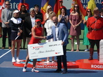 Champ Elina Svitolina (UKR) receiving cheque for US$ 501,975 from Marten Gagnon of National Bank!