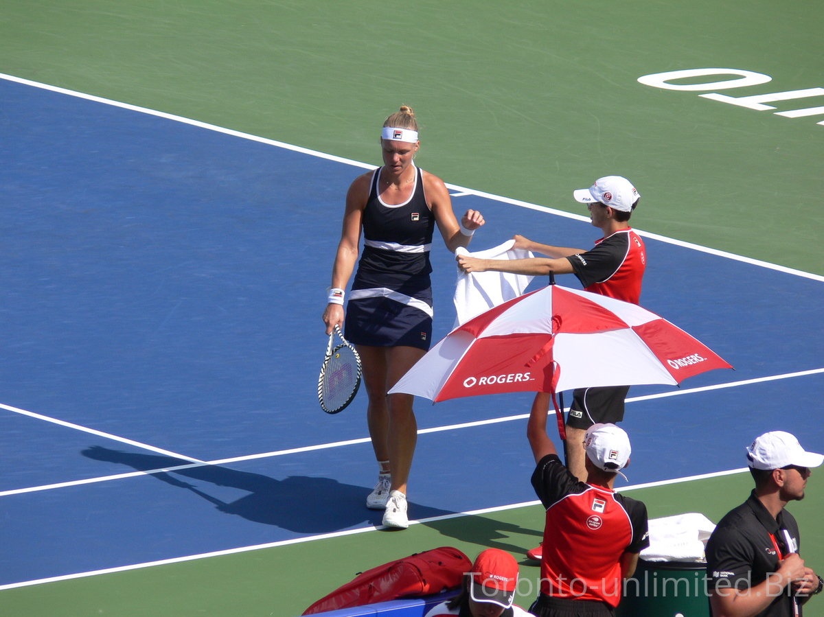 Kiki Bertens on changeover during match with Bianca Andrescu on Centre Court August 6, 2019 Rogers Cup in Toronto