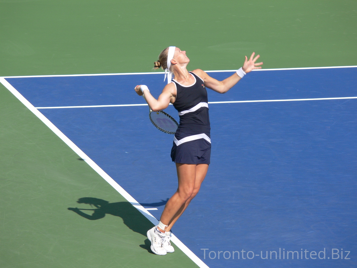 Kiki Bertens is serving to Bianca Andrescu on Rogers Cup August 6, 2019