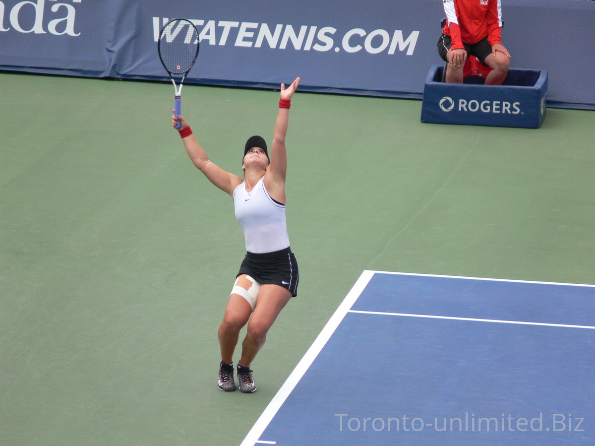 Beautiful stretch for serve from Bianca Andrescu. Centre Court, August 9, 2019 Rogers Cup in Toronto
