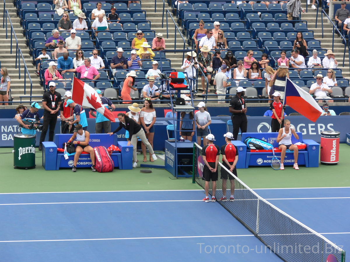Andrescu and Pliskova sitting and waiting for the official start of quarterfinal match on Centre Court, August 9, 2019 Rogers Cup in Toronto