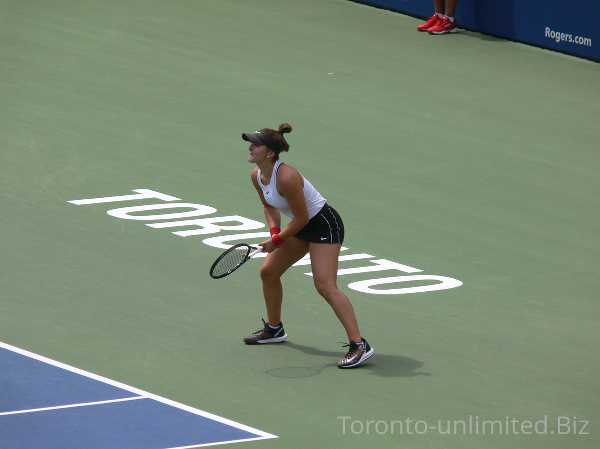 Bianca Andrescu receiving serve from Karolina Pliskova on Centre Court, Rogers Cup 2019 Toronto