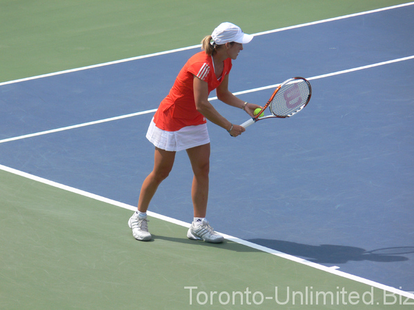 Justine Hening ready to serve! 2007 Rogers Cup in Toronto!