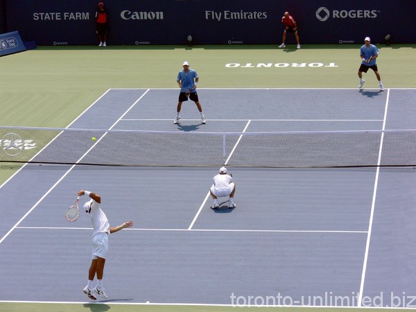 Nestor serving in Rogers Cup 2008, Doubles Finals.