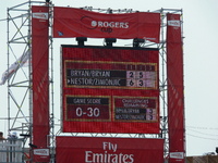 Scoreboard 5 : 3 Bryan, Bryan second set.